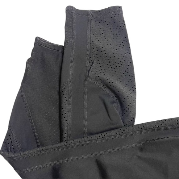 Athleta Black Leggings Size XS Mesh Perforated Detail Zipper Pocket Stretch Pant - Picture 3 of 9